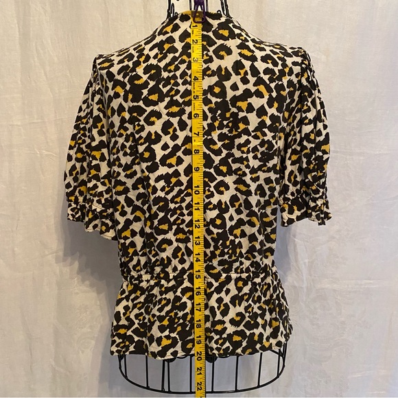 Banana Republic medium, V Neck top in animal print. - Picture 3 of 6